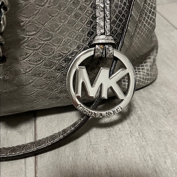 HOSTPICK🩶 Michael Kors Frankie Metallic Silver Leather Snake Print Messenger Bag - Picture 3 of 13